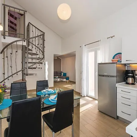 Two-bedroom In Dolac *