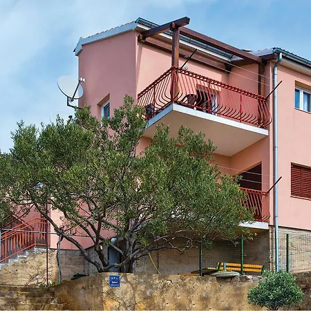 Two-bedroom In Dolac *
