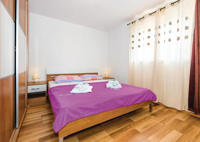 Two-bedroom In Dolac דירה *