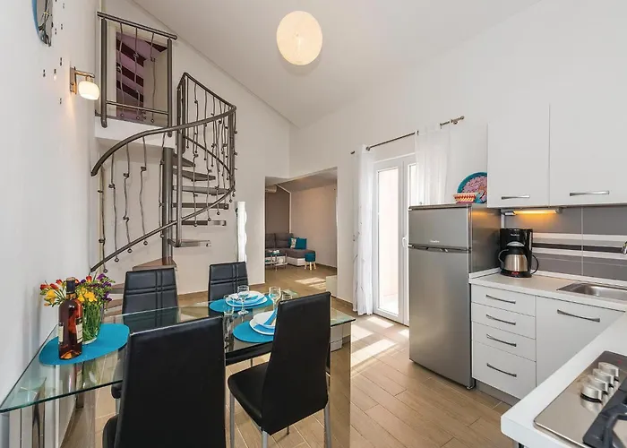 Two-bedroom In Dolac *